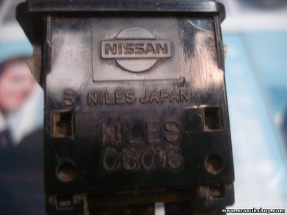 Interruptor Luneta Trasera Desempañador Nissan King Cab PickUp Navara 06016