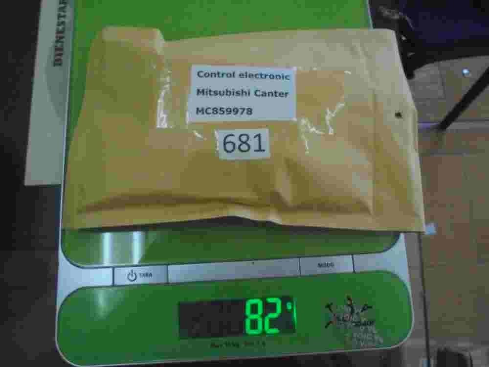 Control electrónico del aire acondicionado Mitsubishi Canter MC859978 K8T74371