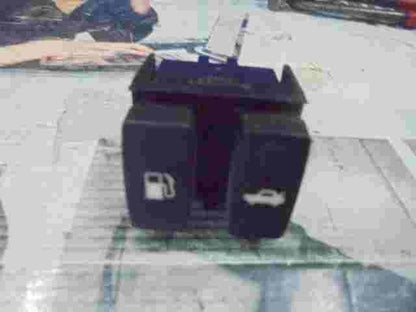 Interruptor apertura tapa depósito portón trasero Lexus IS250 ES350 R15A990