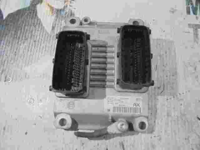 Centralita Opel Corsa C 1.2 GM 24443796 AX BOSCH 0261207423 1105