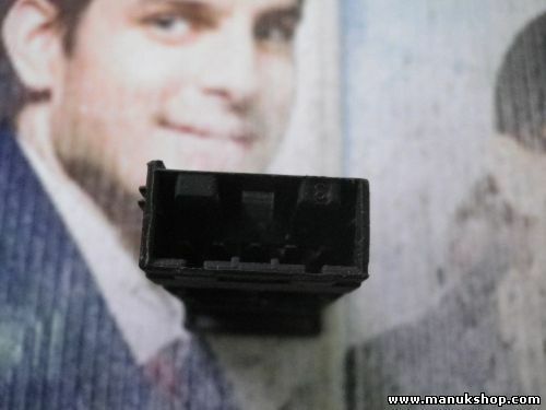 Interruptor de emergencia Land Rover Discovery YUG102372