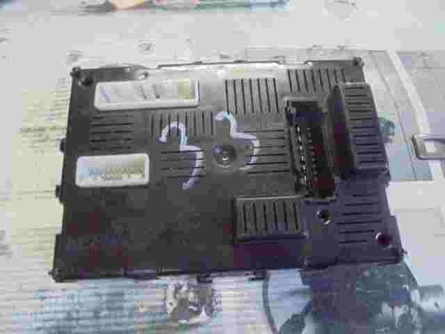 Caja de fusibles  Renault Clio III IV BCM L2CR 8200343733 216777365G 00039884