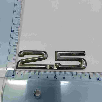 Emblema  Toyota Camry Hilux 2.5 8.5cm.